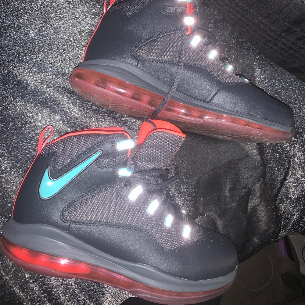 size 7Y Nike shoes:
